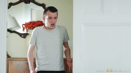 Мамаша девушки вернулась с отпуска не траханной