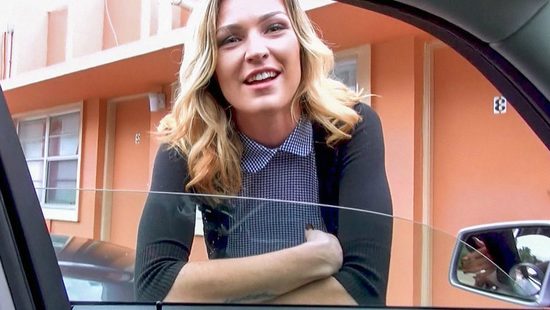 Приболтал симпатичную блондину на перепих за деньги и трахнул её