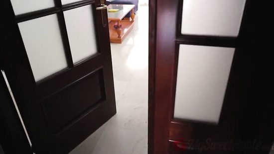 Поймала друга за онанизмом и велела лизать киску на камеру