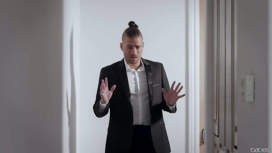 После свадьбы гламурный жених трахнул молодую жену и её сочную мачеху
