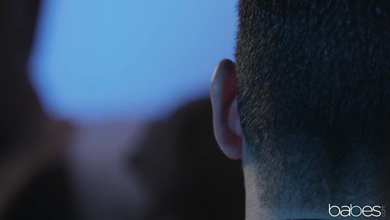 Импотент разрешает жене трахаться с негром в его присутствии