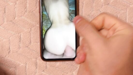 Дрочит на мои фоточки да еще и так сексуально и страстно