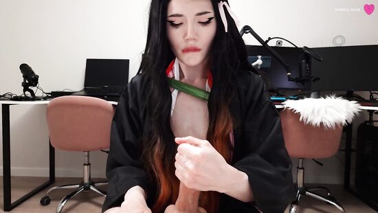Незуко Камадо изгоняет демона хрена