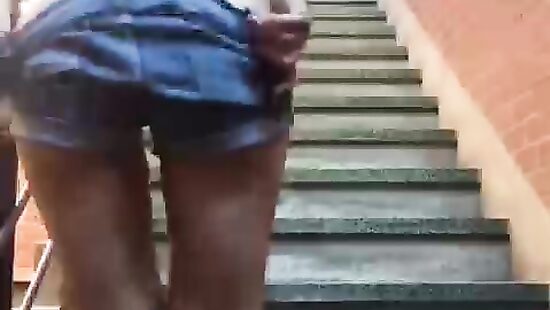 чуть соседям на глаза не попалась