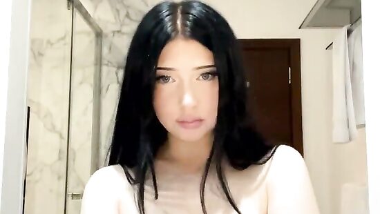 а чего такая бледная?