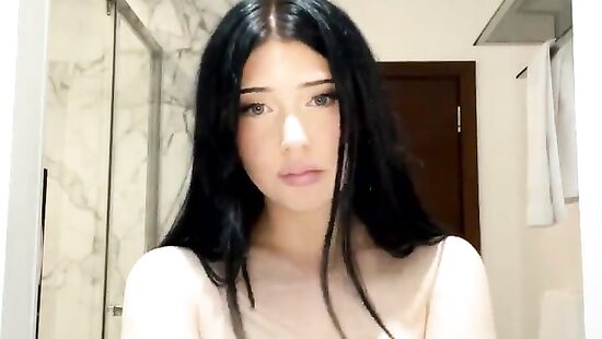 а чего такая бледная?