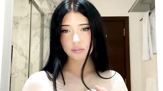 а чего такая бледная?