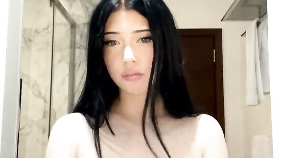 а чего такая бледная?