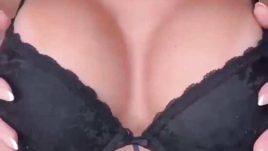 еле лифчик для них нашла